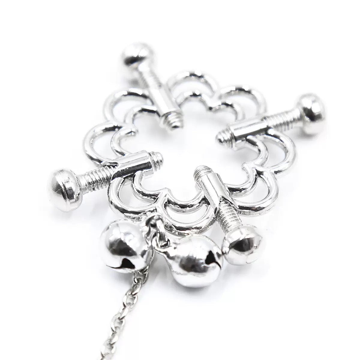 Pinza para pezones Sakura de cuatro puntas con cascabeles y cadena