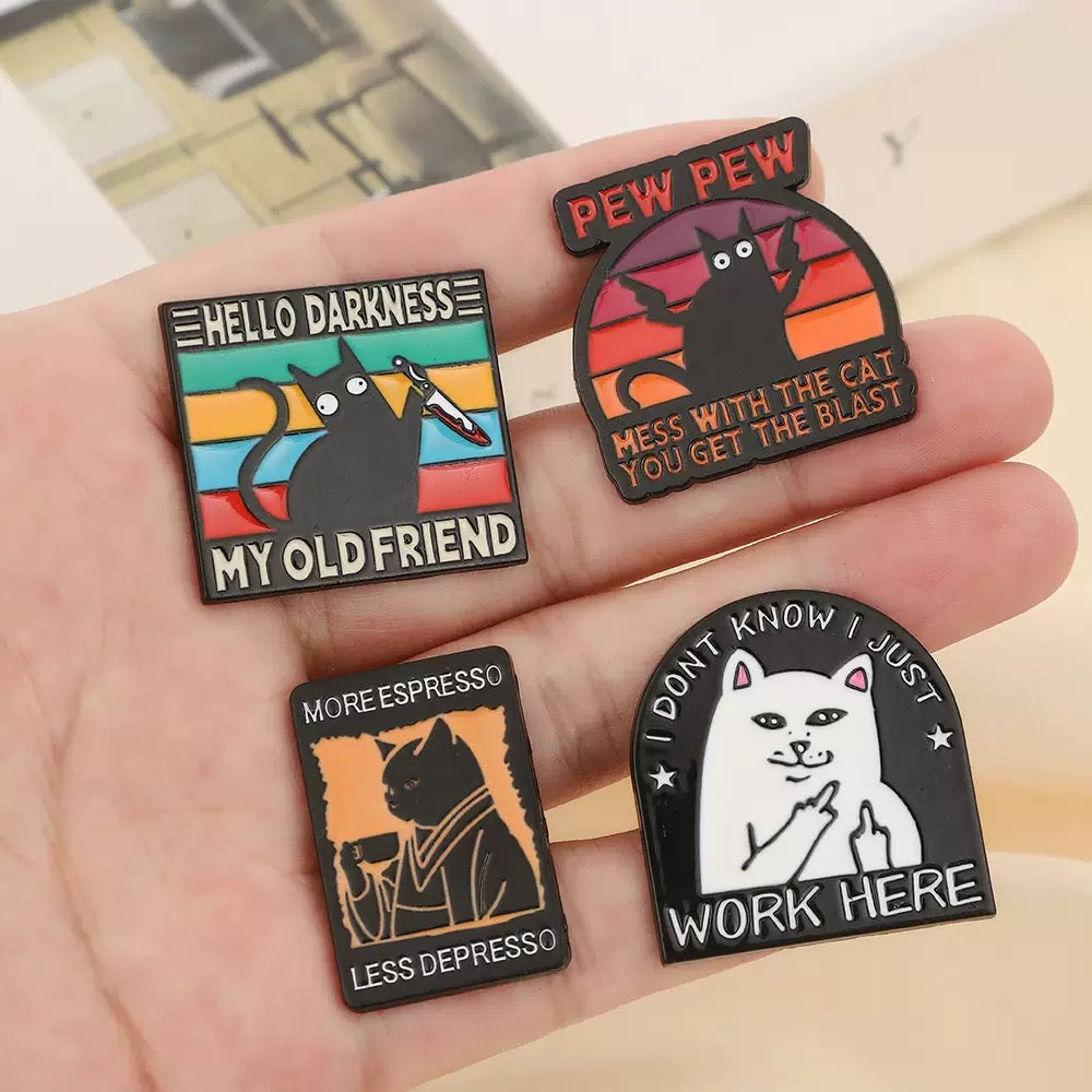 Pin de esmalte "Orgullo y humor": un bonito regalo para pedidos de más de $25