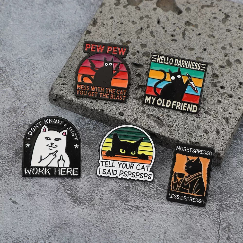 Pin de esmalte "Orgullo y humor": un bonito regalo para pedidos de más de $25