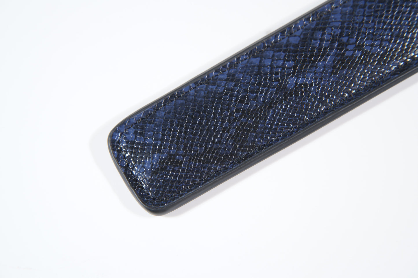 Bofetada de tres capas de piel sintética con estampado de piel de serpiente