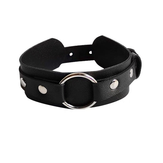 Classic adjustable leather arm and thigh band with studded metal ring detail