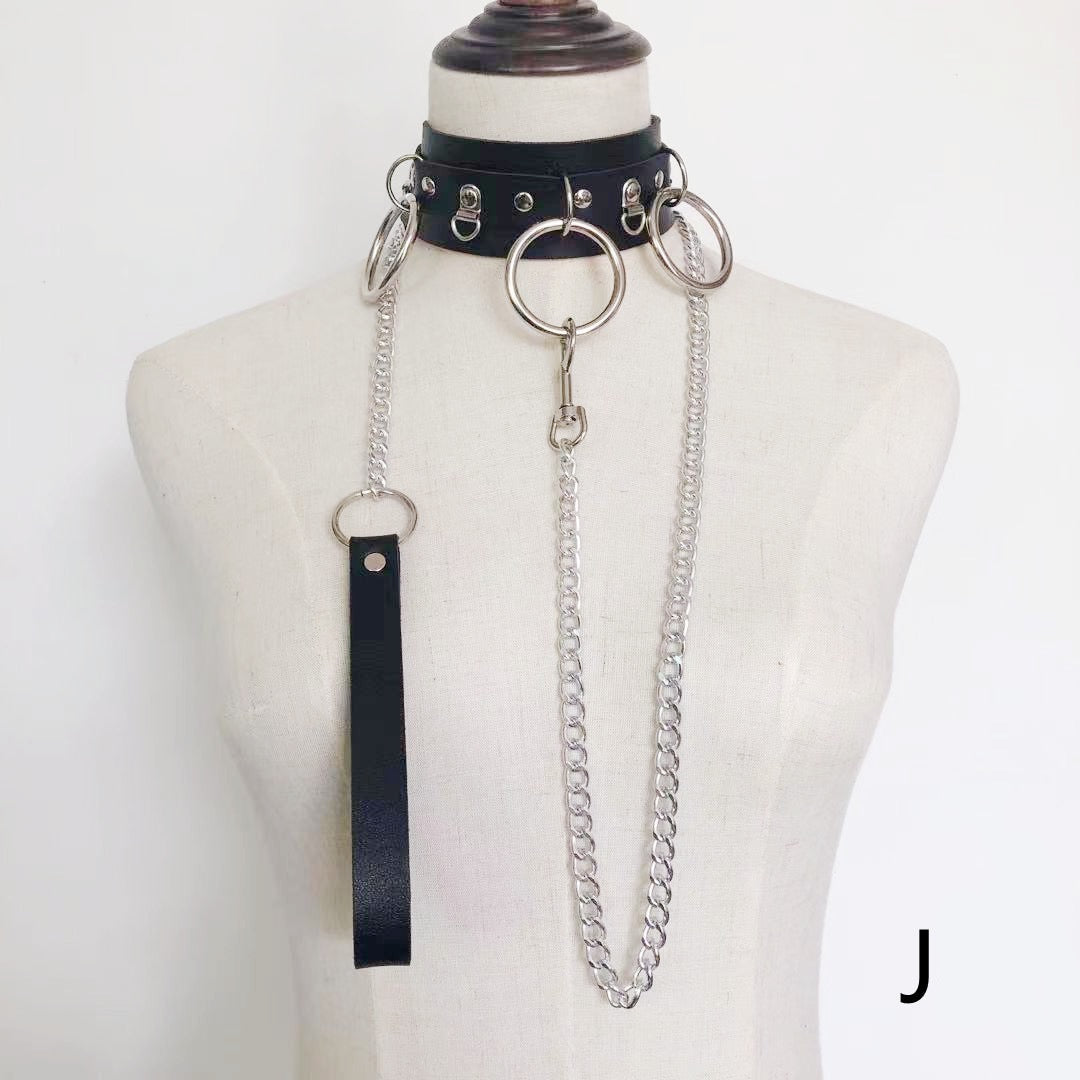 Faux leather choker featuring hoops details