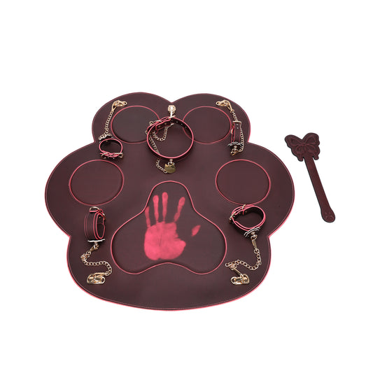 Heat reactive paw print statement mat with matching accessories